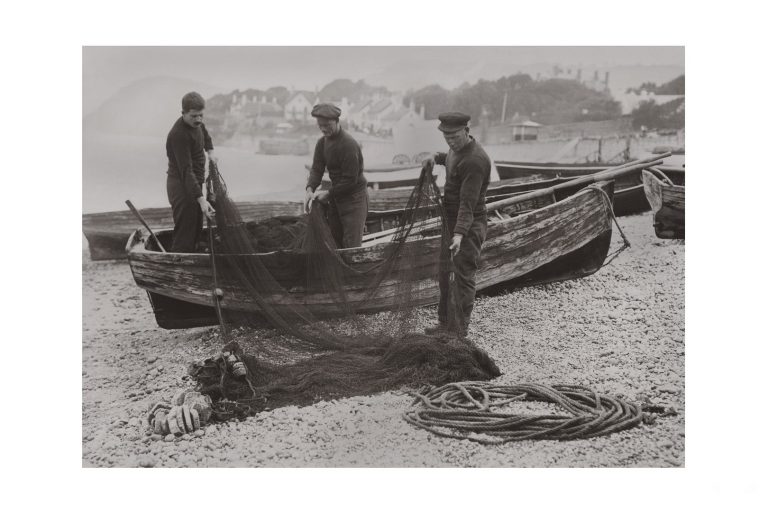 Photo d'époque pêche n°73 - nettoyage filets pêche - Sidmouth, Angleterre